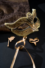 Lade das Bild in den Galerie-Viewer, DAVICI Exklusive Holzpuzzle - Oracle - Party - 300 Teile - Geschenkbox mit Magnetverschluss